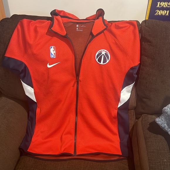 Official NBA Game Gear Washington Wizards Red Nike Warmup Hoodie. - Picture 6 of 10